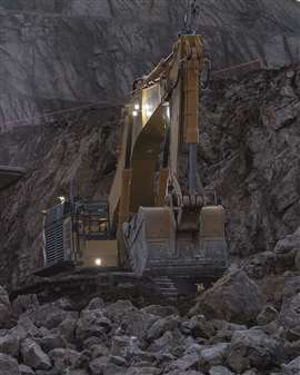 Komatsu’s PC950LC-11 crawler excavator